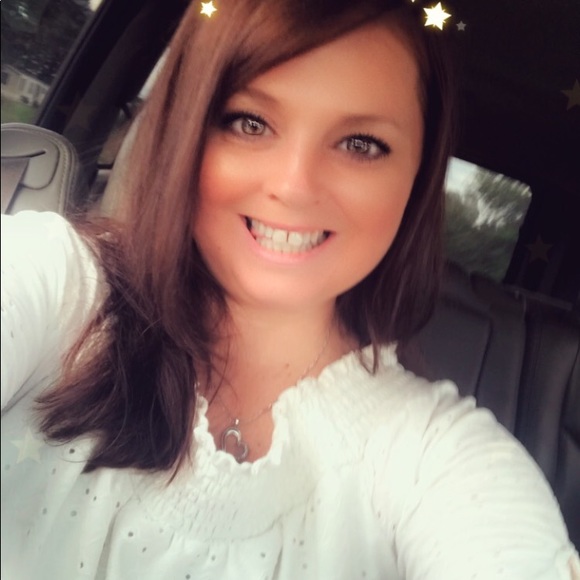 Meet your Posher, Alesha - Picture 3 of 3